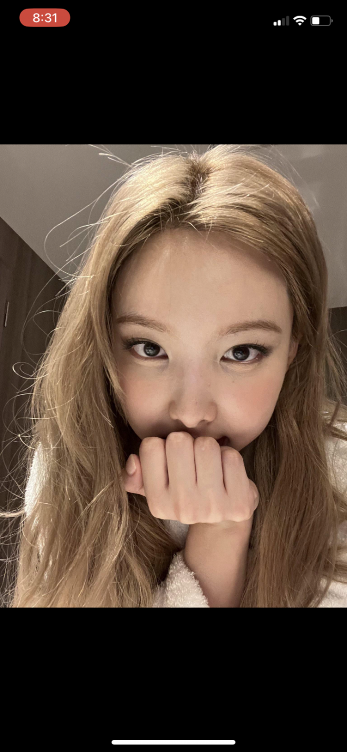 NrujKZ9E Twice Nayeon Fap 08.png